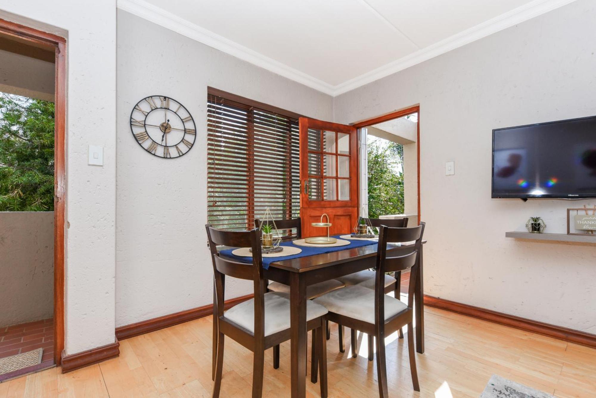 The Atholls In Melrose Apartment
